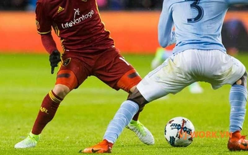 Kỹ Thuật Qua Người Trong Bóng Đá: Bí quyết của những siêu sao